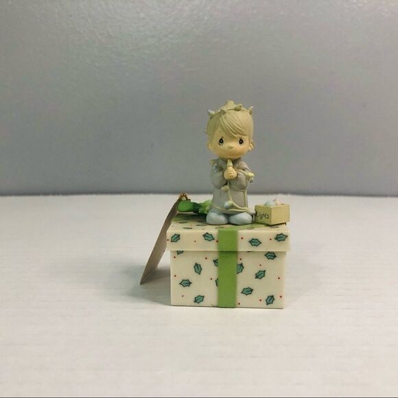 precious moments miniature green holly leaf pattern christmas box lid and tag - Picture 1 of 8